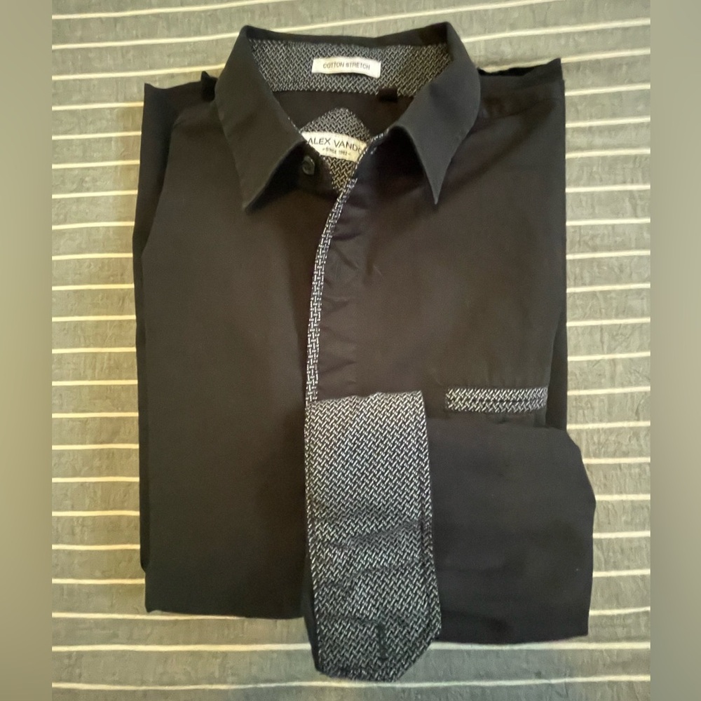Men's Classic Black Button Down Shirt with Contrasting Cuffs and Detailing